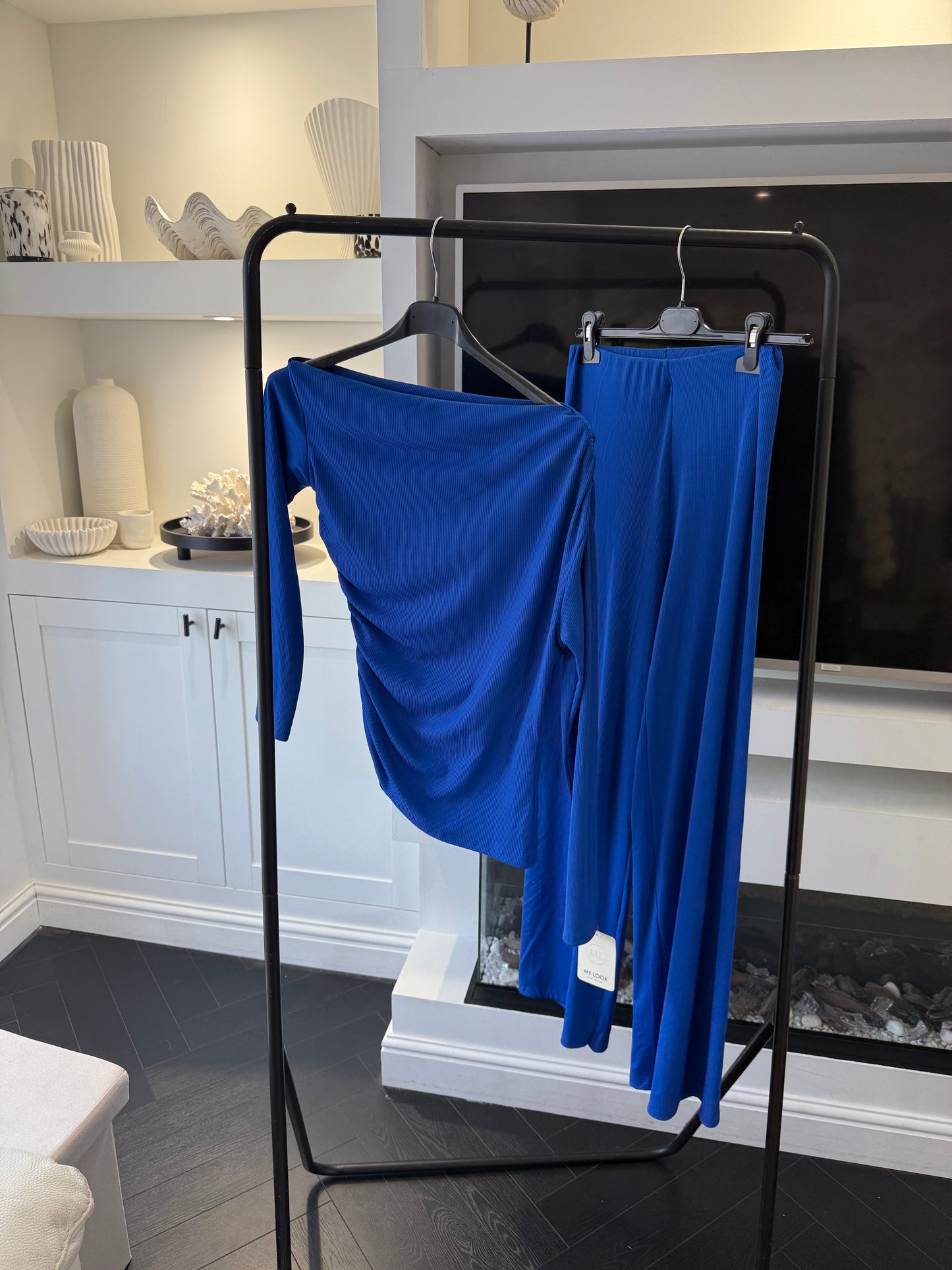 Ribbed asymmetric Set